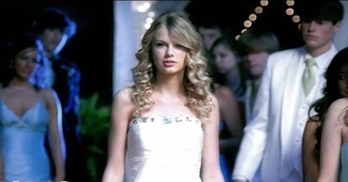 Practice Listening English with Music Video [You Belong With Me - Taylor Swift] 1